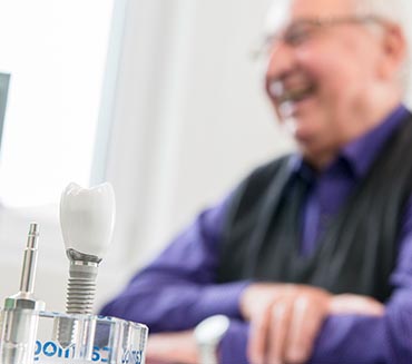 Zahnimplantate und Zahnersatz Meckenbeuren